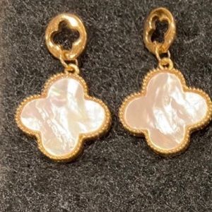 Van Cleef motif mother of pearl clover shape set